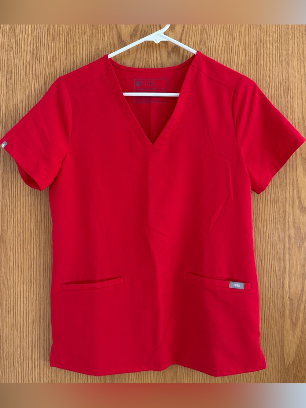 Figs Technical Collection Women's Casma Three-Pocket Scrub Top Size XS Red